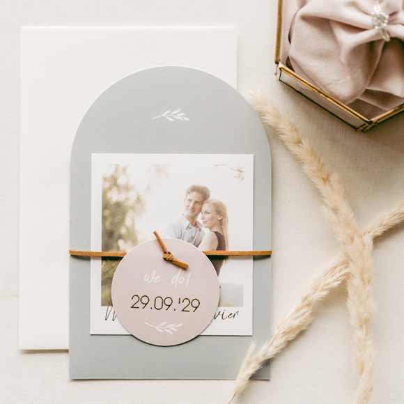 Unieke trouwkaart met meerdere kaartjes in pastel en foto