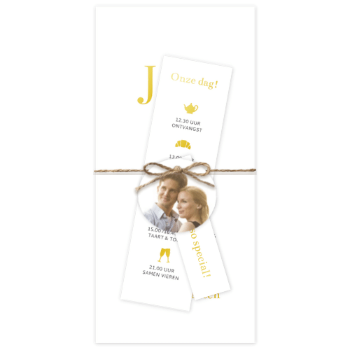 Trouwkaart ontwerpen met goudfolie, touwtje en labeltjes