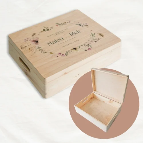romantische houten memorybox met bloemetjes ter herinnering aan bruiloft