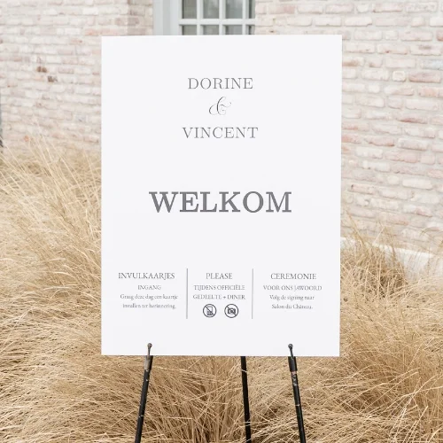 welkomstbord met aanwijzingen voor de bruiloft